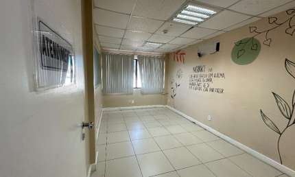Vendo sala comercial de 333m² no Caminho das Árvores – Ideal para clínicas e escritórios!