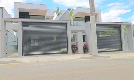 Sobrado Duplex com Piscina à Venda – Alto Padrão em Jaraguá do Sul/SC – Exclusividade!