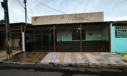 Casa  para locação na melhor localização da Candangolândia