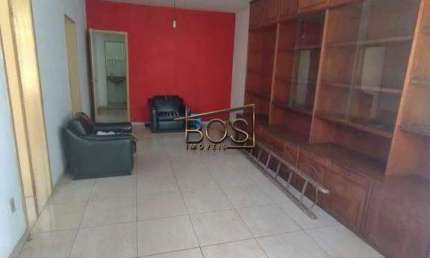 Casa Residencial ou Comercial - 3 quartos - Barracão aos fundos - Bairro: Santo Antônio