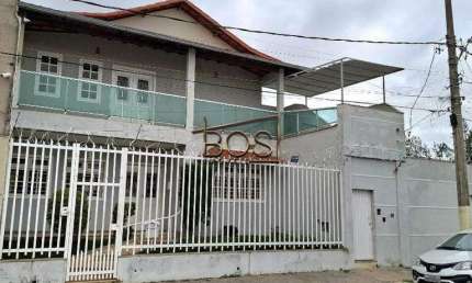 Casa Comercial - 120 m² - 3 Quartos - Varanda - Salão - Bairro: Cachoeirinha