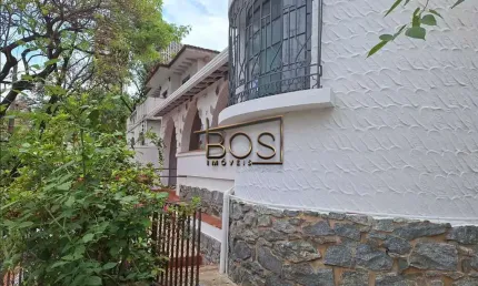 Casarão próximo a Praça da Assembéia - 2 Suítes - Bairro: Santo Agostinho