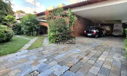Linda Casa Tombada - 1.000 m² - 4 Quartos - 2 DCE - 10 vagas - Lazer Completo - Bairro: Cidade Jardim