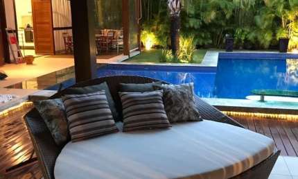 Mansão de 5 quartos no condomínio casas de praia do forte mobiliada