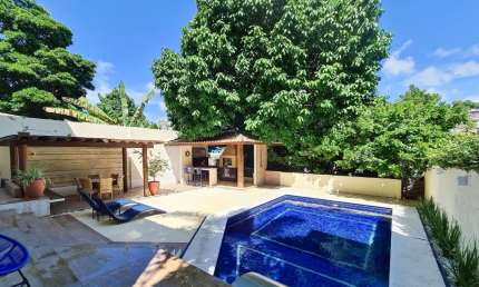 casa triplex no quinta do Candeal com 4 quartos reformada