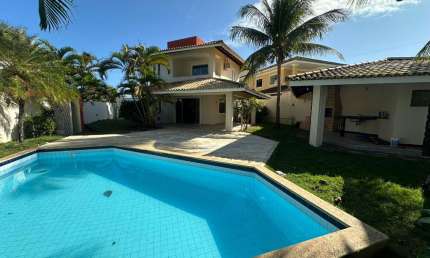 Casa em Cond Fechado com 4 suites e piscina em Lauro de Freitas no Jardim Atlantico Residencial