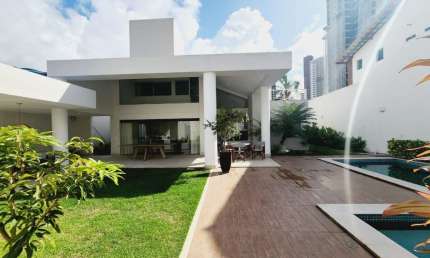 Linda casa em Cond Fechado no Caminho das Árvores com 4 suítes piscina e área gourmet