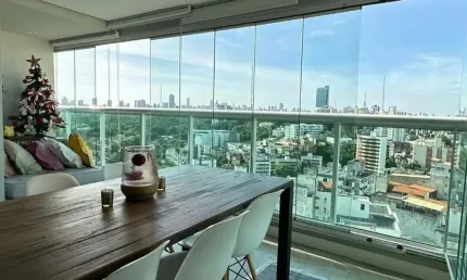 Apartamento no Celebration Garibaldi quarto e sala reformado andar alto com varanda