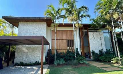 Casa a venda em Praia do Forte no Enseada do Castelo 5 suítes mobiliada e reformada