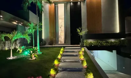 Casa a venda em Alphaville Litoral Norte 3 com 5 suítes e energia solar