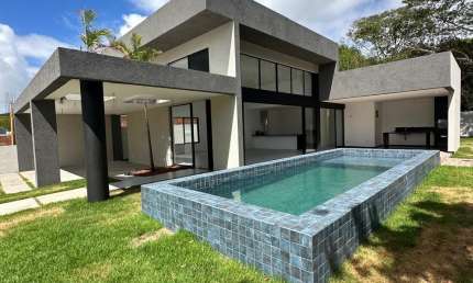 Casa a venda em guarajuba com 4 suites na linha verde