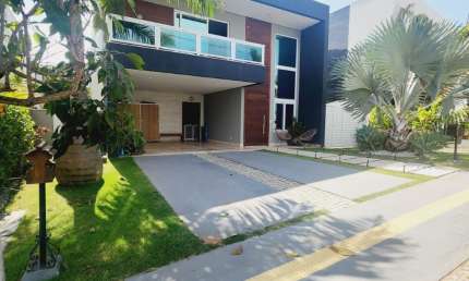 Casa a venda em Alphaville Salvador 2 com 5 suítes e reformada
