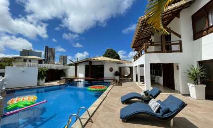 Casa a venda em condominio no itaigara com 5 suites piscina e área gourmet