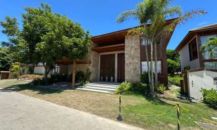 Casa a venda em praia do forte com 5 suites reformado mobiliado no praia bella