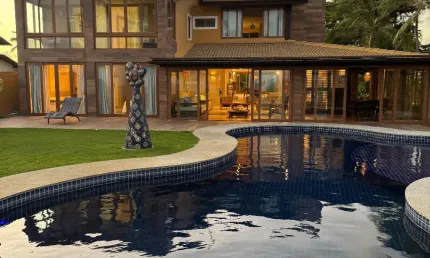 Casa a vendano condominio interlagos com 6 suites frente mar