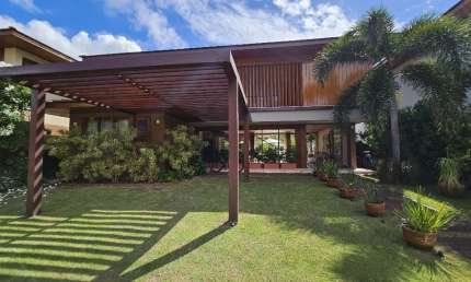 Casa a venda em praia do forte com 5 suites no cond dos ipês no piscinas naturais