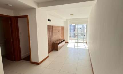Apartamento a venda na barra com 2 quartos varandão armários no mario quintana