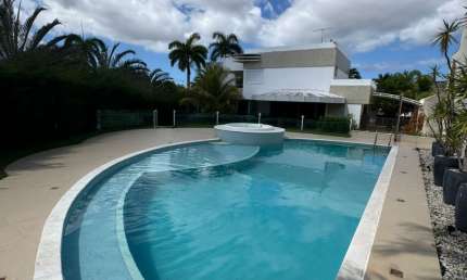 Casa a venda com 4 quartos piscina e área gourmet em alphaville 2
