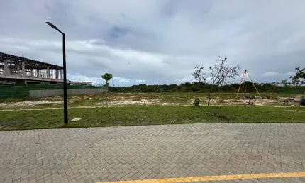 Terreno em condomínio fechado à venda na Rua Humberto Costa, 1, Guarajuba, Camaçari