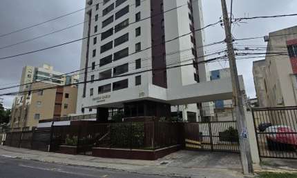 Apartamento a venda no costa azul com 3 quartos com dependência e 2 vagas soltas
