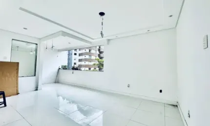 Apartamento a venda no caminho das árvores com 3 quartos com dependência