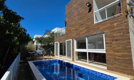 Casa a venda em alphaville 1 com 4 suites piscina área gourmet no estrela do mar