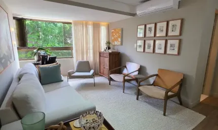 Apartamento a venda na barra com 2 suites reformado no porto salvador residence
