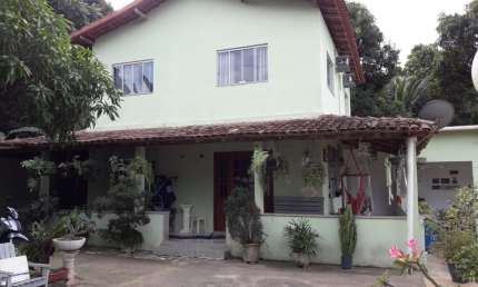 Imperdível: Casa à venda em Fundão-ES, Costa Azul, 4 quartos, 2 salas, 2 banheiros, 3 vagas de garagem, 240m²