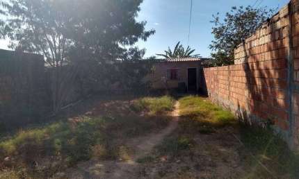Casa 2 quarto c/ lote de 400m²- Água Quente - Brasília - DF