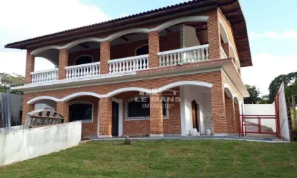Casa a venda, 6 quartos, 6 suítes, 2 vagas, no bairro Centro em Águas de São Pedro - SP