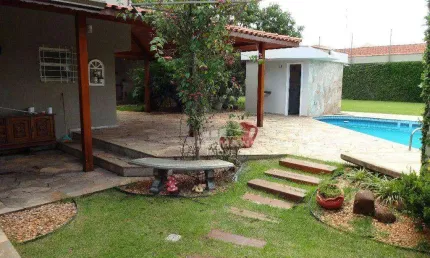 Casa a venda, 2 quartos, 1 suíte, 4 vagas, no bairro Vila Rezende em Piracicaba - SP
