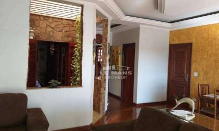 Casa a venda, 3 quartos, 3 suítes, 4 vagas, no bairro Centro em Piracicaba - SP