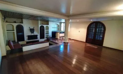 Casa a venda, 5 quartos, 1 suíte, 4 vagas, no bairro Santa Cecília em Piracicaba - SP