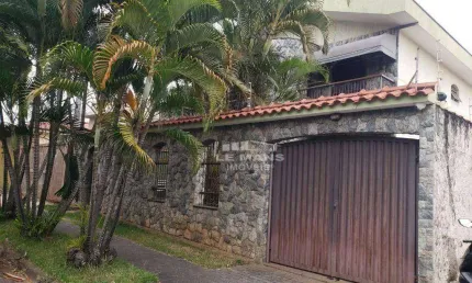 Casa a venda, 4 quartos, 2 suítes, 9 vagas, no bairro Centro em Piracicaba - SP