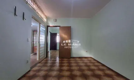 Casa a venda com quintal de terra, 2 quartos, no bairro Vila Independência em Piracicaba - SP