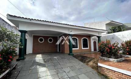 Casa com 3 dormitórios para locação por R$3.000 - Ana Clara - Marilia/SP