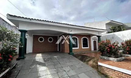 Casa com 3 dormitórios à venda por R$700.000 - Ana Clara - Marilia/SP