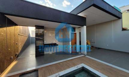Exclusiva Residência em Lote Inteiro  Bairro Castanheiras