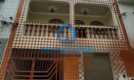Imóvel à venda de 3 pavimentos em lote inteiro, NO BAIRRO DE LOURDES, GOVERNADOR VALADARES - MG