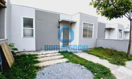 Excelente casa plana e em condomínio fechado à venda no Bairro Santos