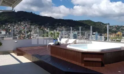 Cobertura à venda no bairro Centro em Florianópolis