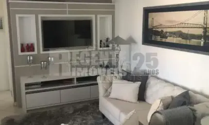 Apartamento à venda no bairro Estreito em Florianópolis