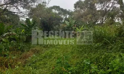 Terreno à venda no bairro Pantanal em Florianópolis, ótima localização