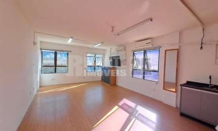Ampla sala comercial em excelente localização na Trindade