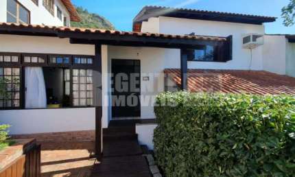 Linda casa à venda no bairro Trindade em Florianópolis