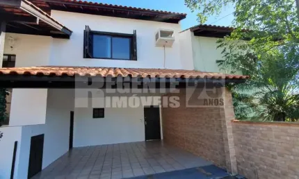 Linda casa à venda no bairro Trindade em Florianópolis