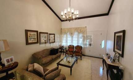 Excelente casa à venda com 4 quartos no bairro Estreito em Florianópolis