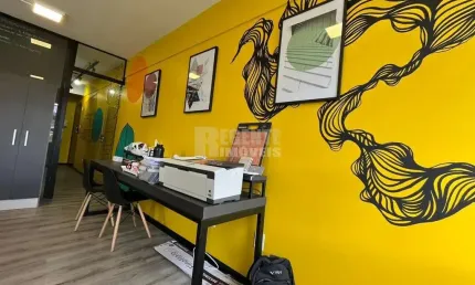 Excelente sala comercial à venda no bairro Trindade em Florianópolis.