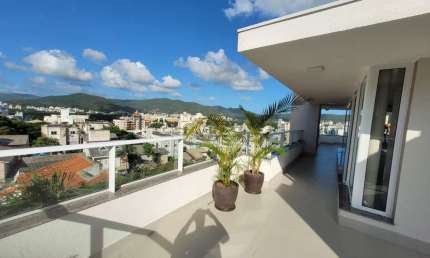 Studio MOBILIADO com 1 dormitório à venda no bairro Trindade em Florianópolis.
