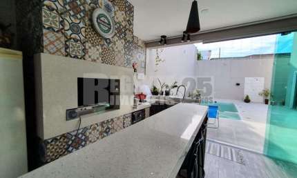 Casa à venda com 4 quartos no bairro Jardim Atlântico em Florianópolis
